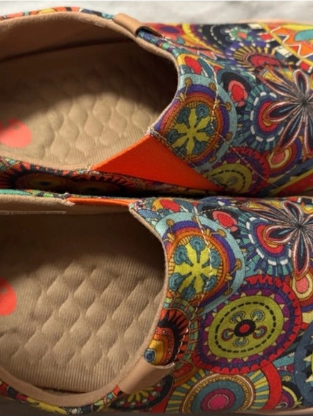 UIN Multicolor Floral Mandala Slip-On Clogs in Blue, Yellow & Red - Picture 3 of 8